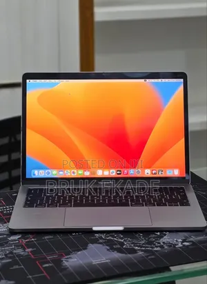 New Laptop Apple MacBook Pro 2017 16GB Intel Core i5 SSD 512GB