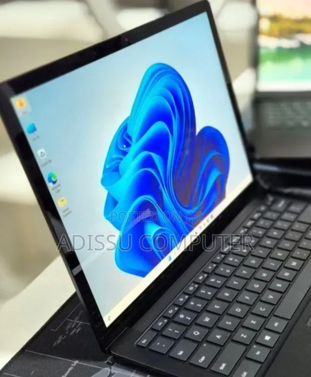 New Laptop Microsoft 16GB Intel Core i7 SSD 256GB