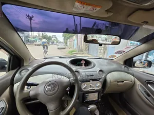 Toyota Platz 2005 Silver