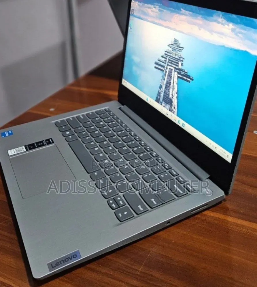 New Laptop Lenovo 8GB Intel Core i3 SSD 256GB