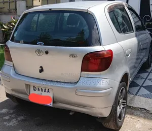 Toyota Vitz 2002 Silver