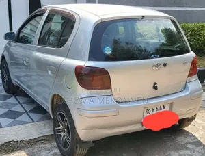 Toyota Vitz 2002 Silver
