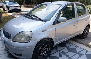 Toyota Vitz 2002 Silver