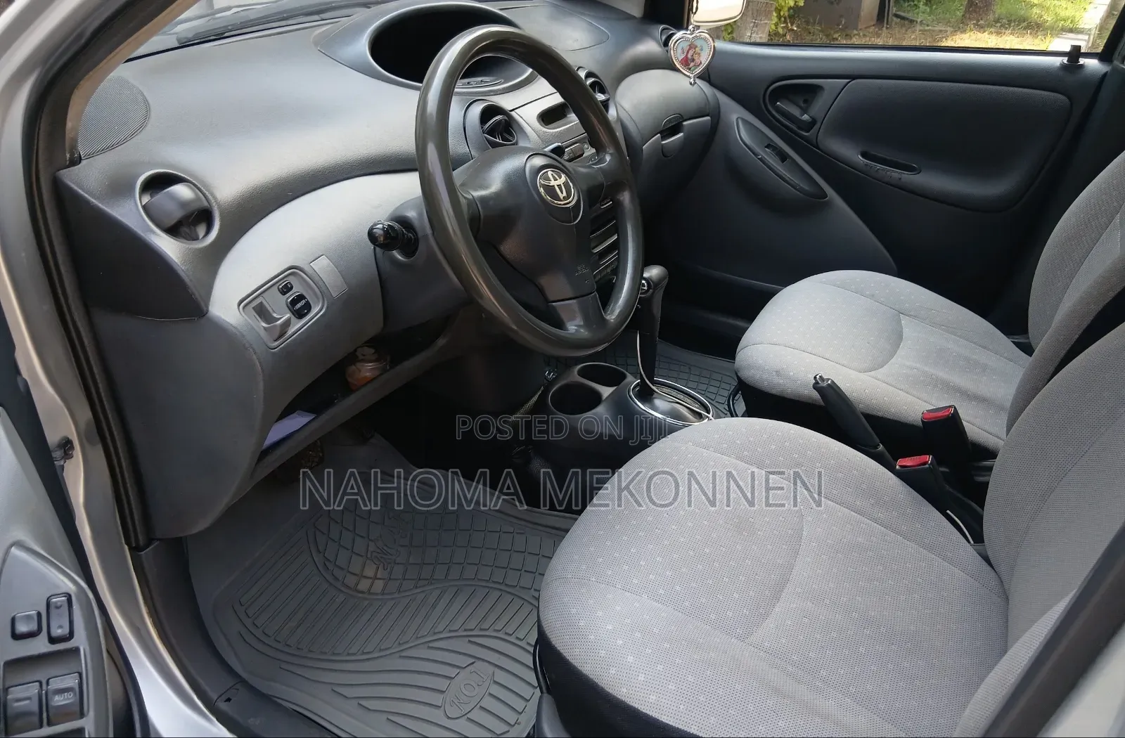 Toyota Vitz 2002 Silver