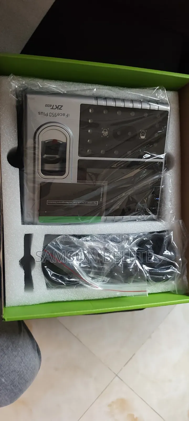 ZKTeco iFace 950 Plus - የፊት፣ የጣት እና የእጅ መዳፍ የሰራተኞች መቆጣጠሪያ ማሽ።