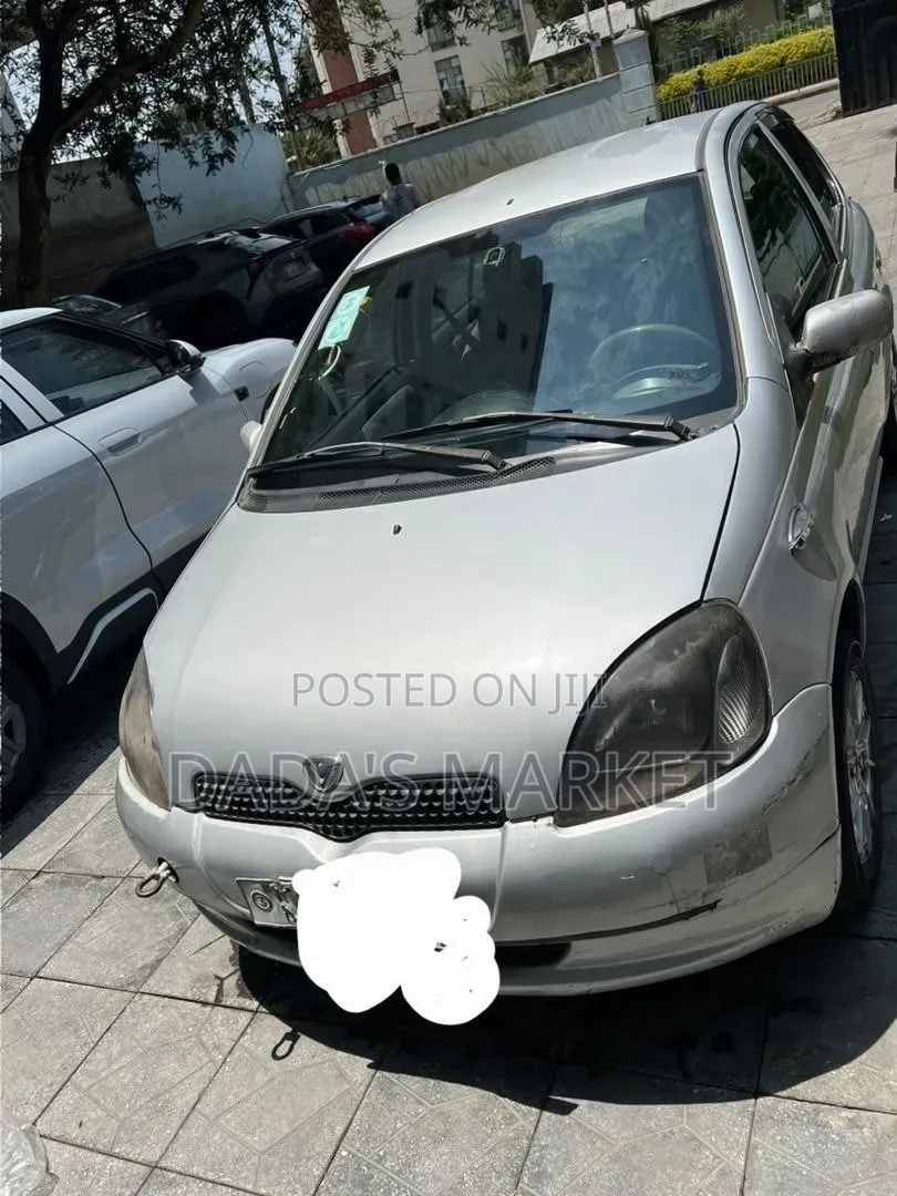 Toyota Vitz 2001 Silver