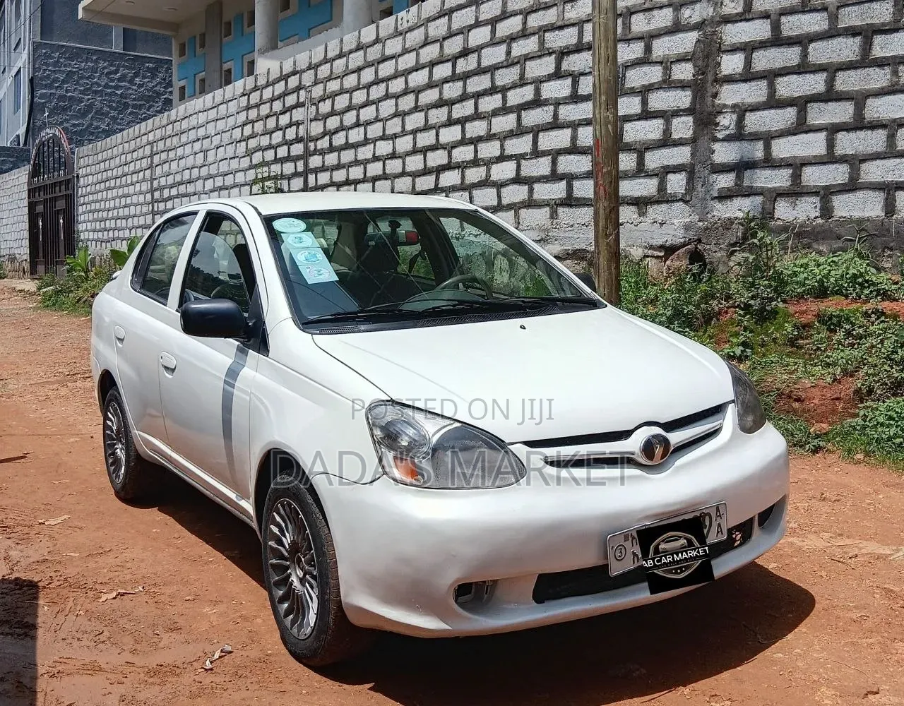 Toyota Platz 2005 White