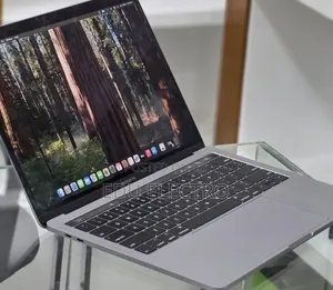 New Laptop Apple MacBook Pro 2019 16GB Intel Core i7 SSD 256GB