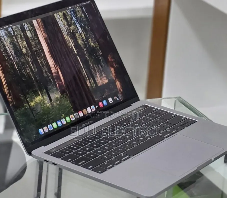 New Laptop Apple MacBook Pro 2019 16GB Intel Core i7 SSD 256GB