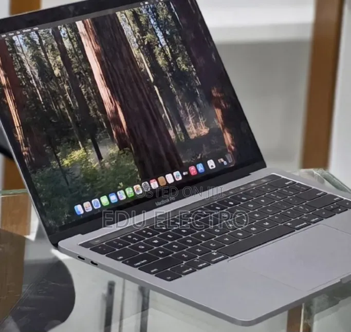 New Laptop Apple MacBook Pro 2019 16GB Intel Core i7 SSD 256GB