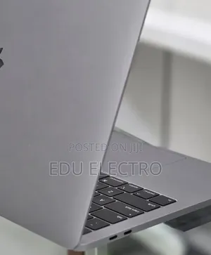 New Laptop Apple MacBook Pro 2019 16GB Intel Core i7 SSD 256GB