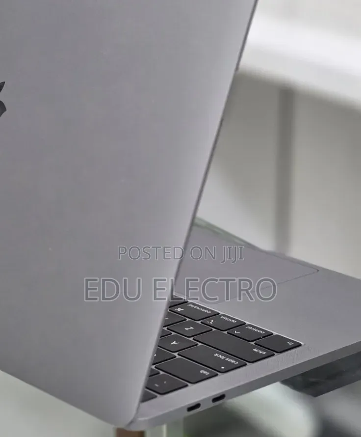 New Laptop Apple MacBook Pro 2019 16GB Intel Core i7 SSD 256GB