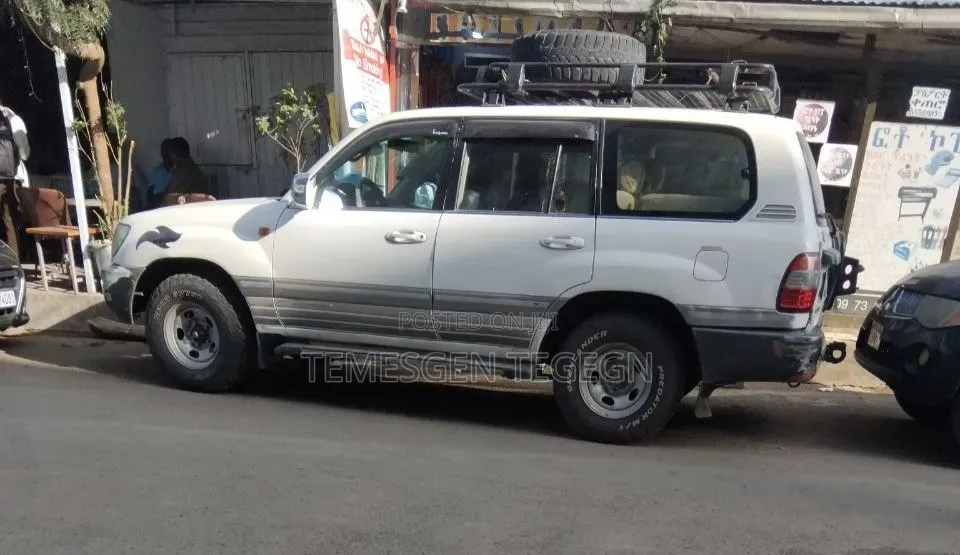 Toyota Land Cruiser 2007 White