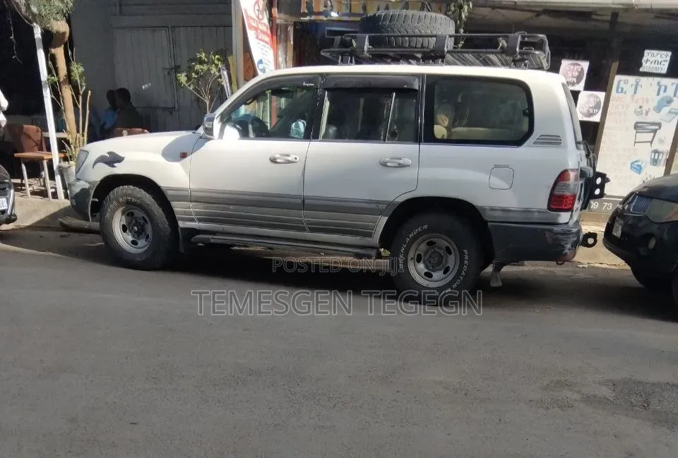 Toyota Land Cruiser 2007 White