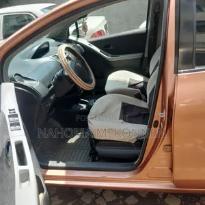 Toyota Yaris 2010 Orange