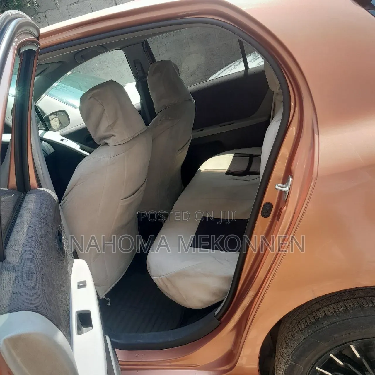 Toyota Yaris 2010 Orange