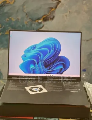 New Laptop Lenovo Legion 7 32GB AMD Ryzen 9 SSD 1T