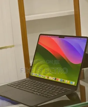 New Laptop Apple MacBook Air 2022 M2 16GB Apple M2 SSD 512GB