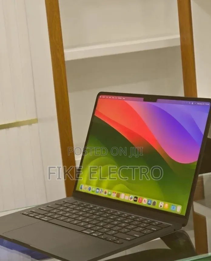 New Laptop Apple MacBook Air 2022 M2 16GB Apple M2 SSD 512GB