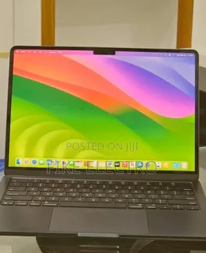 New Laptop Apple MacBook Air 2022 M2 16GB Apple M2 SSD 512GB