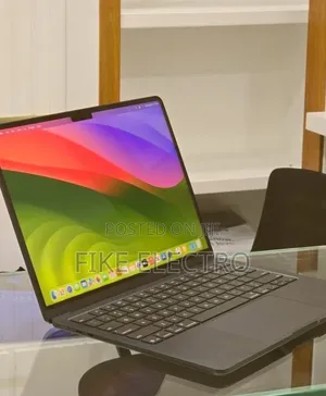 New Laptop Apple MacBook Air 2022 M2 16GB Apple M2 SSD 512GB
