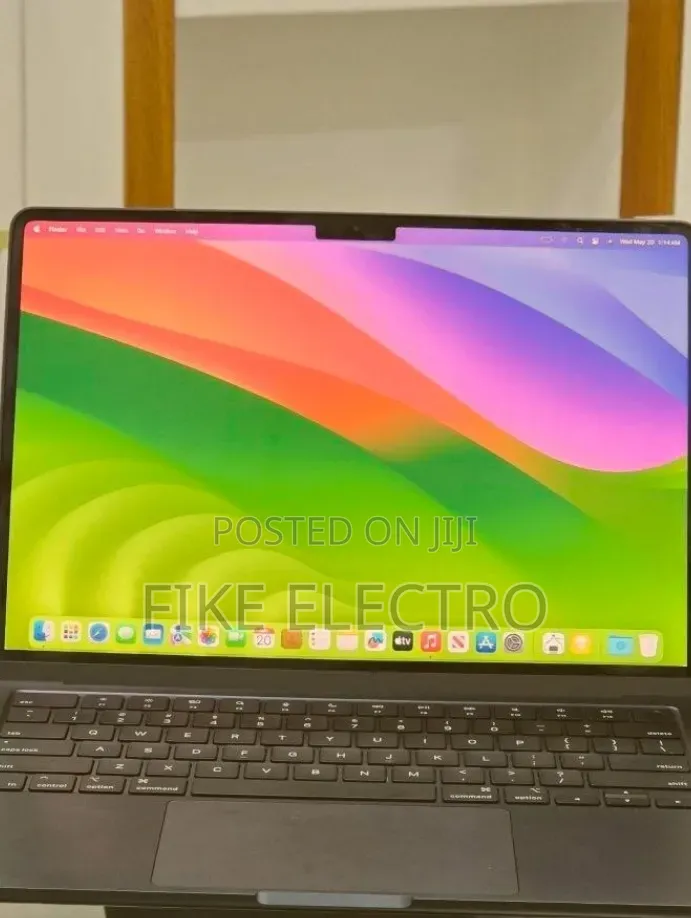 New Laptop Apple MacBook Air 2022 M2 16GB Apple M2 SSD 512GB