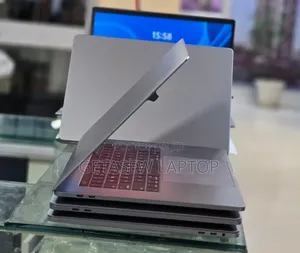 New Laptop Apple MacBook Pro 2017 16GB Intel Core i7 SSD 512GB