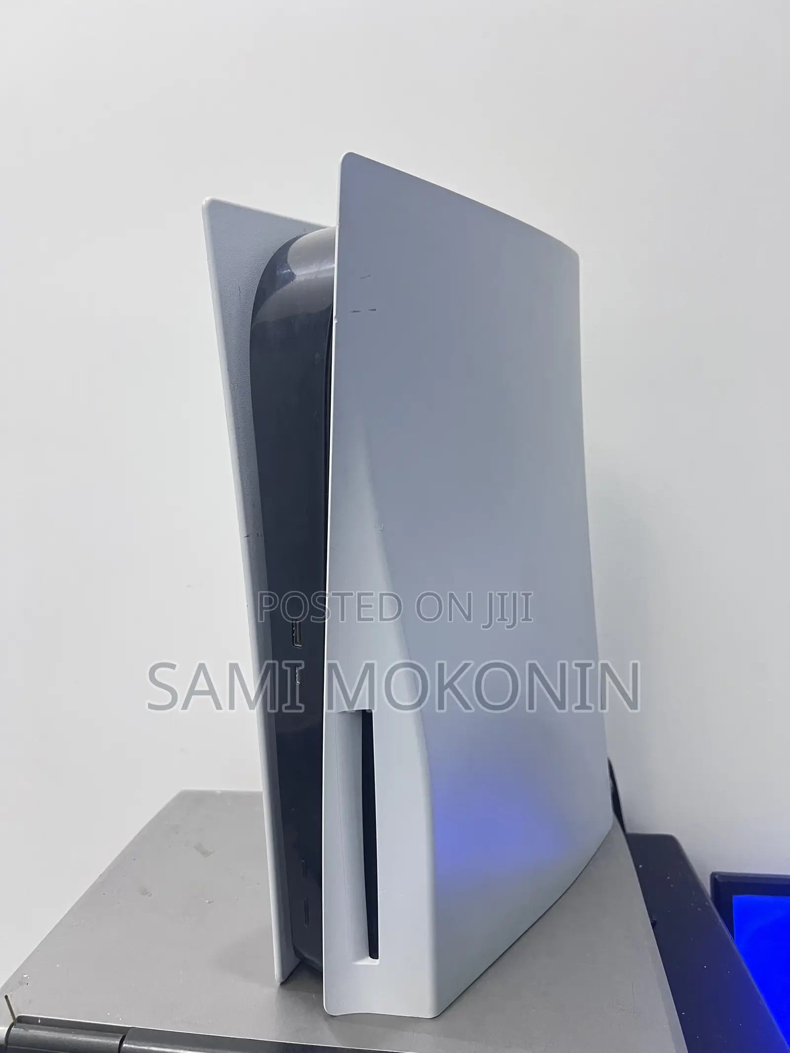 Inch TV 1 ወር ያገለገለ ብሩ ተፈልጐ ነው አስቾካይ