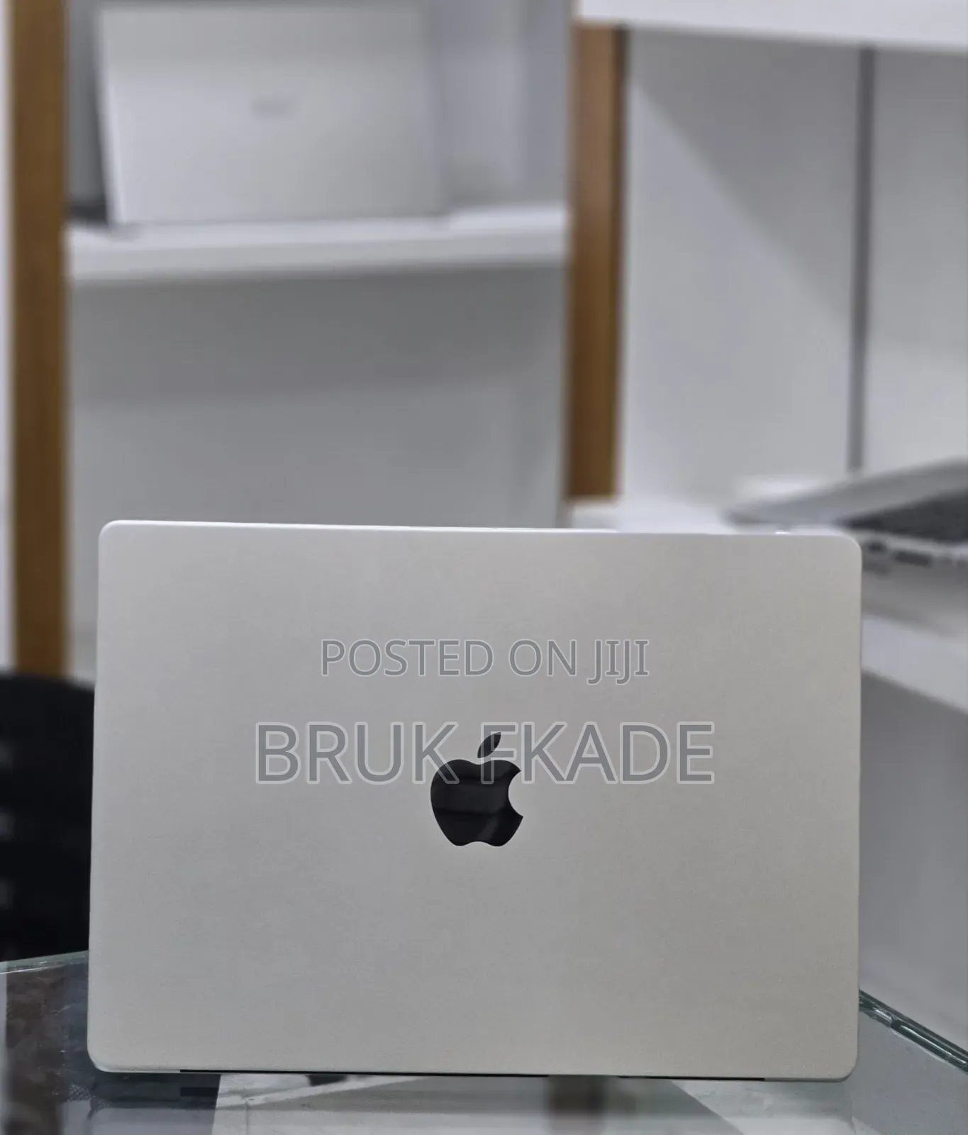 New Laptop Apple MacBook Pro 2025 M5 16GB Apple M5 Pro SSD 512GB