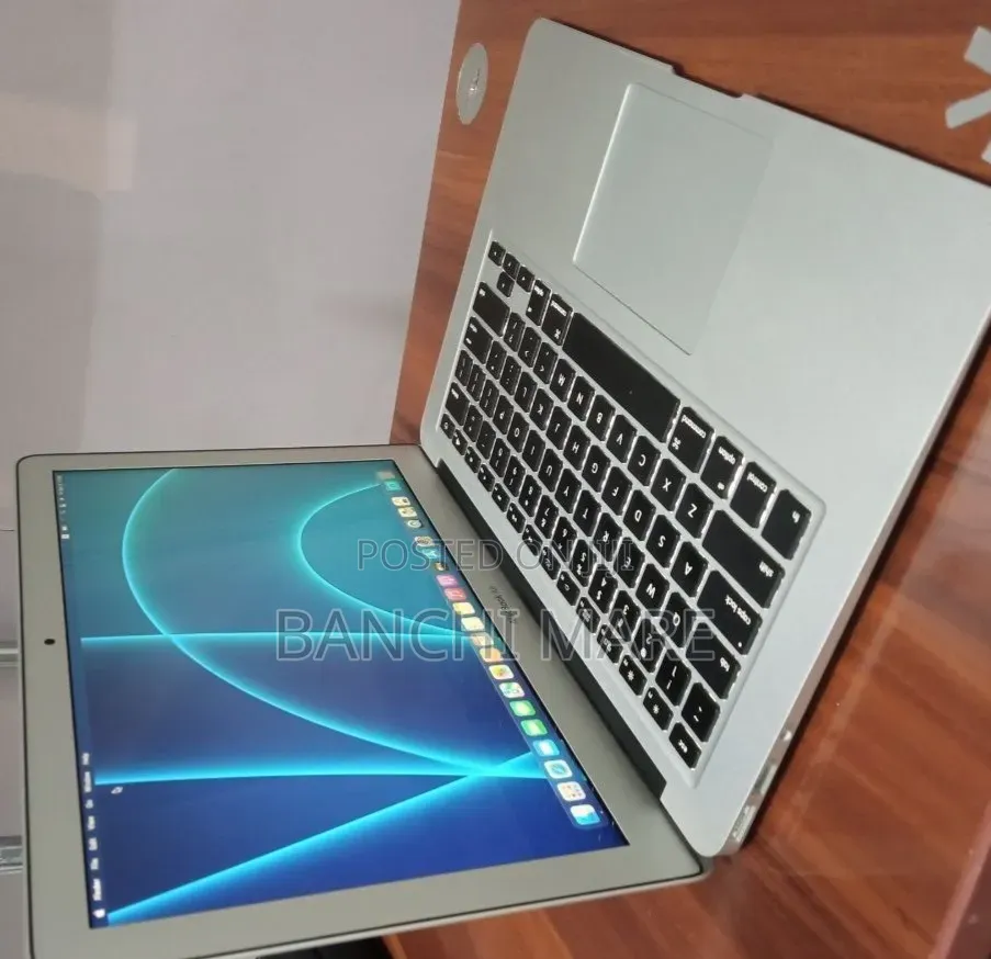 New Laptop Apple MacBook 2015 8GB Intel Core i5 SSD 128GB