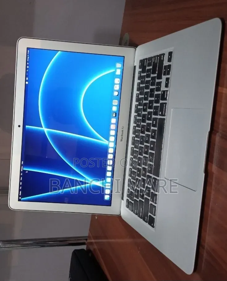 New Laptop Apple MacBook 2015 8GB Intel Core i5 SSD 128GB