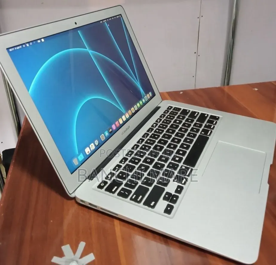 New Laptop Apple MacBook 2015 8GB Intel Core i5 SSD 128GB