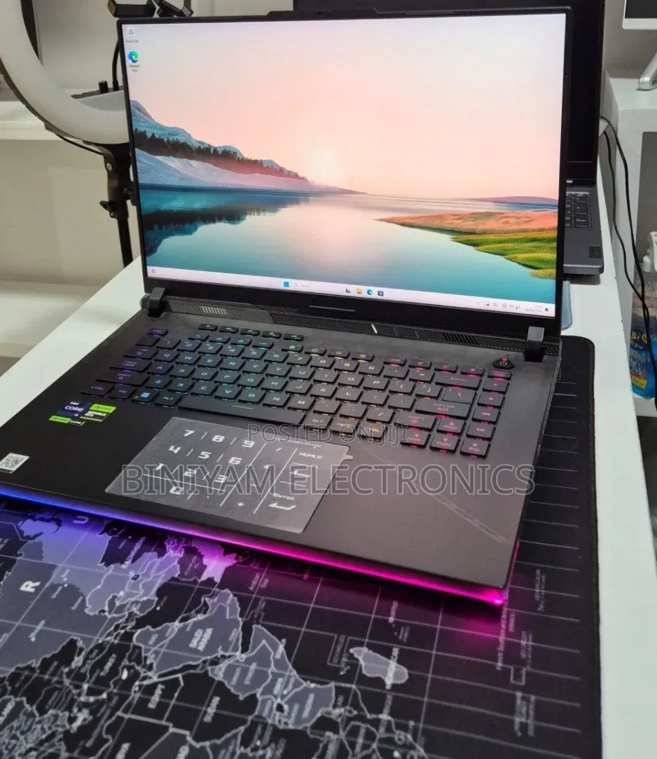 New Laptop Asus ROG Strix G18 32GB Intel Core i9 SSD 2T
