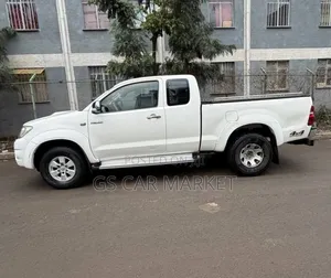 Toyota Hilux 2010 White
