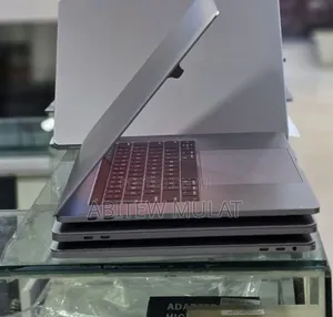 New Laptop Apple MacBook Pro 2017 16GB Intel Core i7 SSD 512GB