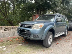Ford Everest 2013 Blue