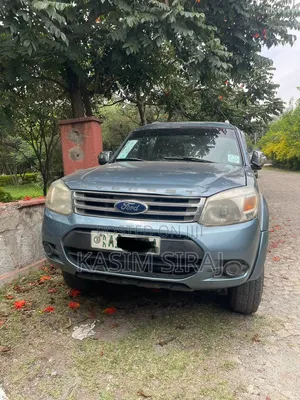 Ford Everest 2013 Blue