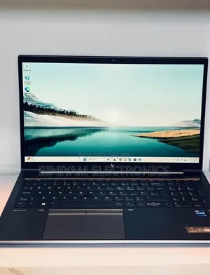 New Laptop HP ZBook Firefly G8 32GB Intel Core i7 SSD 512GB