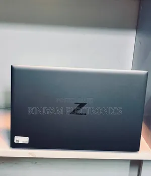 New Laptop HP ZBook Firefly G8 32GB Intel Core i7 SSD 512GB