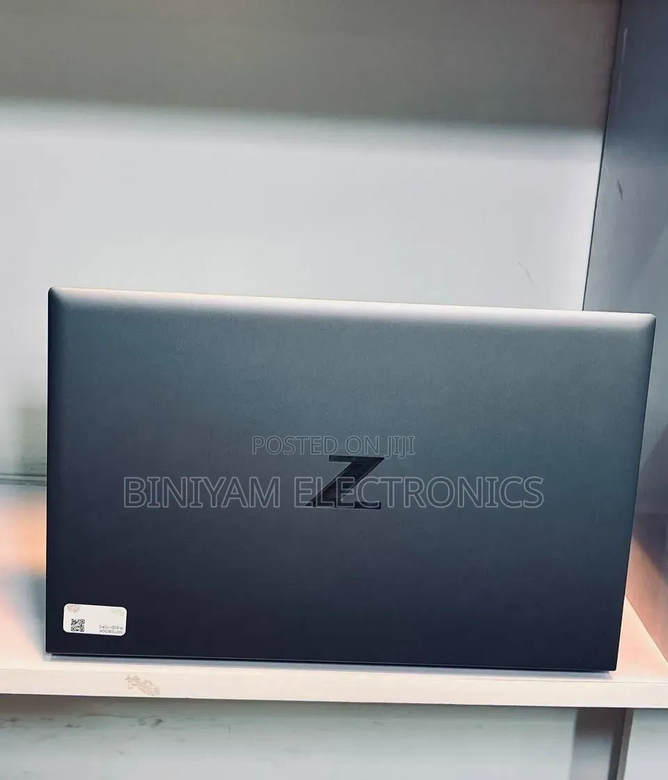 New Laptop HP ZBook Firefly G8 32GB Intel Core i7 SSD 512GB