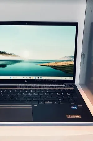 New Laptop HP ZBook Firefly G8 32GB Intel Core i7 SSD 512GB