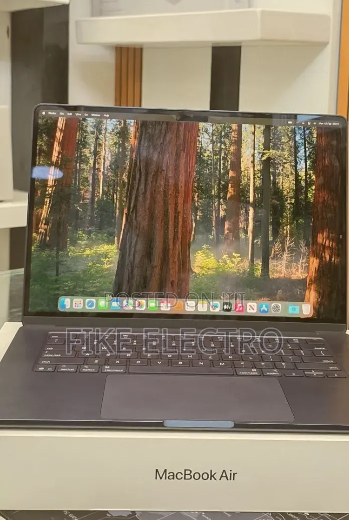 New Laptop Apple MacBook Air 2025 M4 16GB Apple M4 SSD 256GB