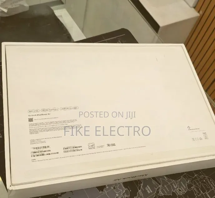 New Laptop Apple MacBook Air 2025 M4 16GB Apple M4 SSD 256GB
