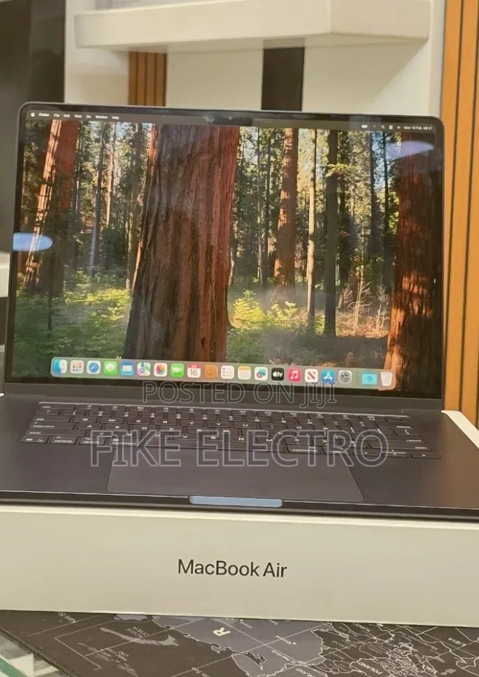 New Laptop Apple MacBook Air 2025 M4 16GB Apple M4 SSD 256GB