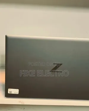 New Laptop HP ZBook Firefly G8 32GB Intel Core i7 SSD 512GB