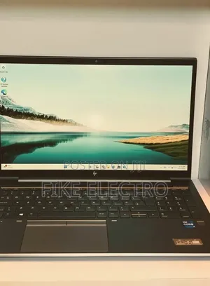 New Laptop HP ZBook Firefly G8 32GB Intel Core i7 SSD 512GB