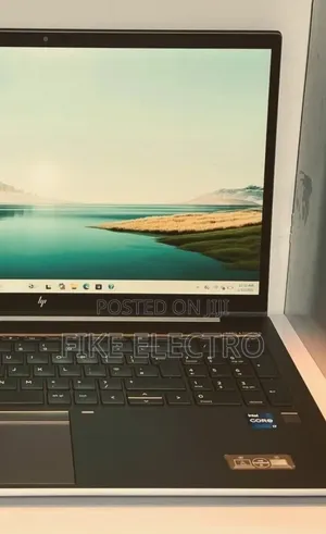 New Laptop HP ZBook Firefly G8 32GB Intel Core i7 SSD 512GB