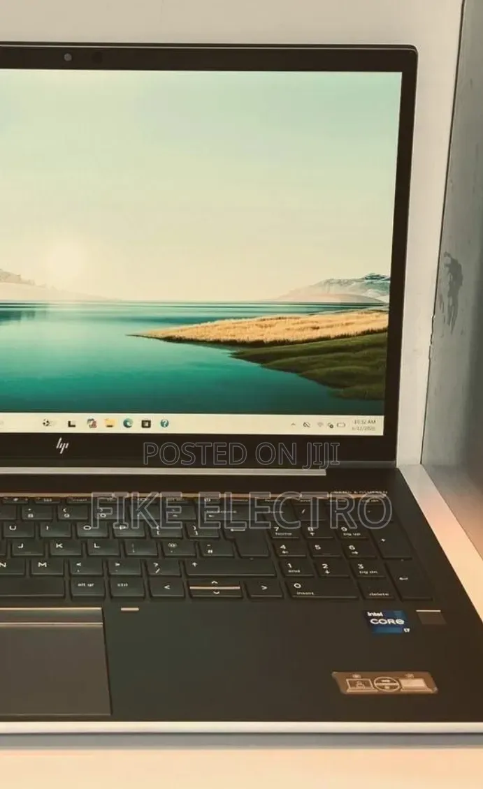 New Laptop HP ZBook Firefly G8 32GB Intel Core i7 SSD 512GB