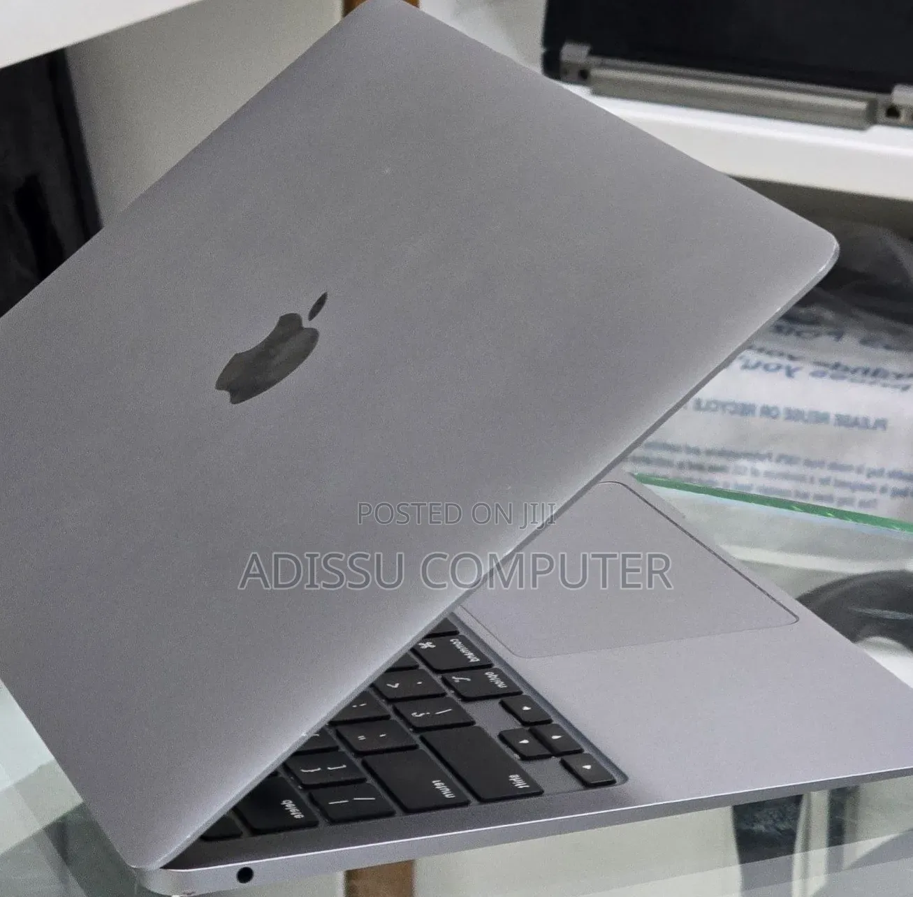 New Laptop Apple MacBook Air 2020 M1 8GB Intel Core i7 SSD 256GB