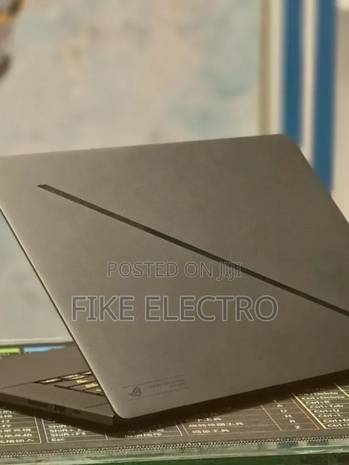 New Laptop Asus ROG Zephyrus G16 16GB Intel Core Ultra 9 SSD 1T